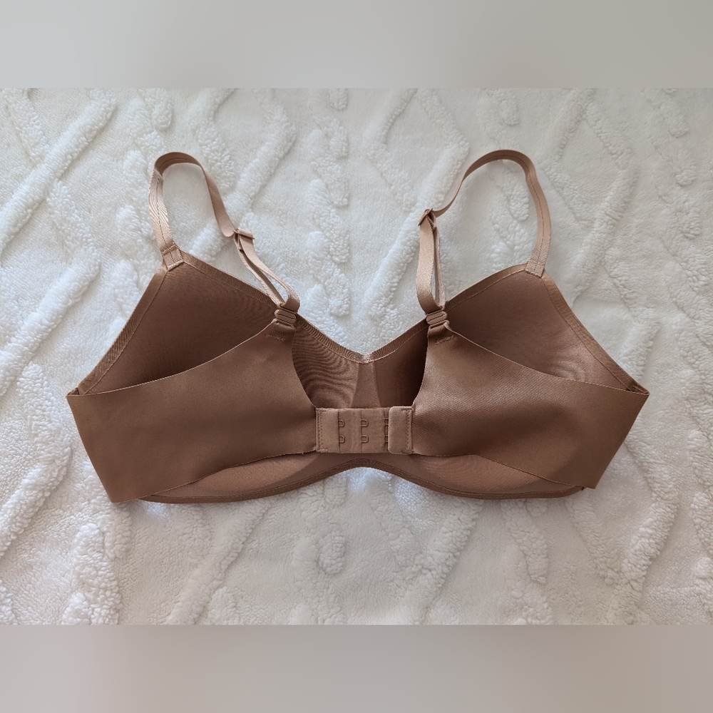 LIKE NEW b.tempt'd By Wacoal Wireless Smooth Convertible Bra, Nude, 36B - Picture 3 of 6
